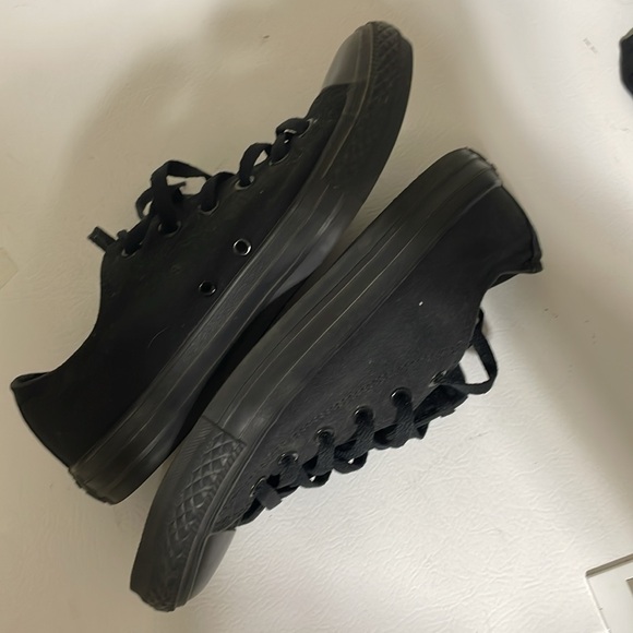 Vans Men's Black Sneakers. Very Good Condition. Size Men's 8, Women's 10. - Picture 4 of 9